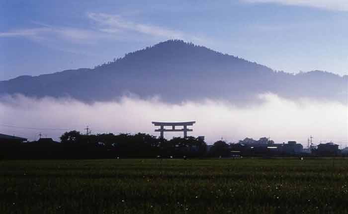 奈良のランドマーク / 三輪山と大神神社